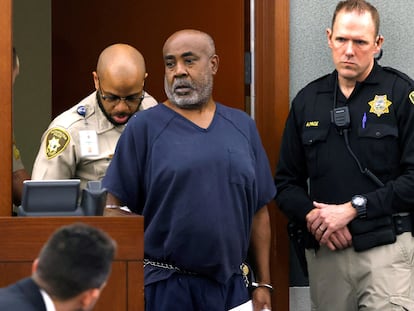 Duane Davis, a former gang member charged in the 1996 murder of hip-hop star Tupac Shakur, is led into the courtroom in Las Vegas, Nevada. October 4, 2023.