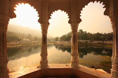 Udaipur (India)

Digna de una escenografía de película, esta ciudad es conocida como una de las "Venecias del este" por los lagos interiores que alberga. Un entorno romántico para dar la bienvenida al Año Nuevo con alguien muy especial.