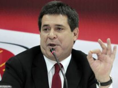 El presidente paraguayo electo, Horacio Cartes, ofrece una rueda de prensa este lunes 22 de abril de 2013, en el local partidario de Asunción (Paraguay).