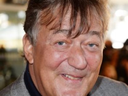 El actor Stephen Fry, que ha anunciado que se casa a los 57 años.