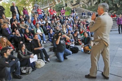 Clase de literatura italiana en La Castellana en protesta por los recortes, en octubre de 2012.