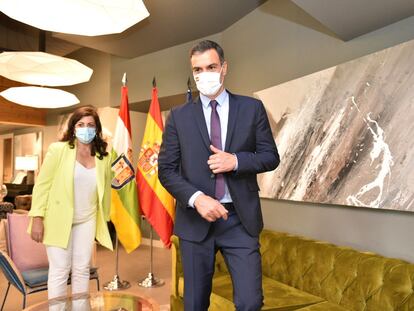 El presidente del Gobierno, Pedro Sánchez, y la jefa del Ejecutivo de La Rioja, Concha Andreu, este jueves.