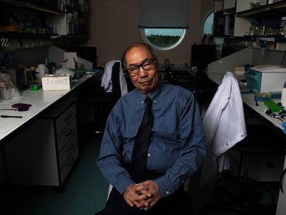 O pesquisador sino-canadense Tak Mak no Centro Nacional de Biotecnologia da Espanha.