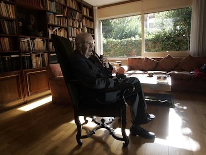 Mart&iacute; de Riquer, pictured in his Barcelona home. 