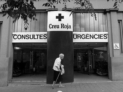 Fachada del hospital de la Cruz Roja de Barcelona.