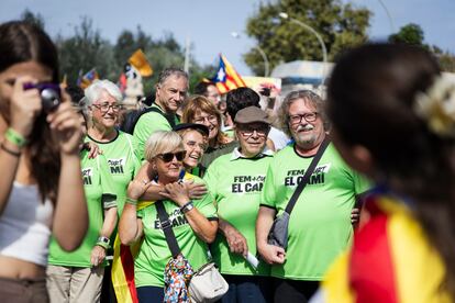 Asistentes a la manifestación frente a la estación de França.