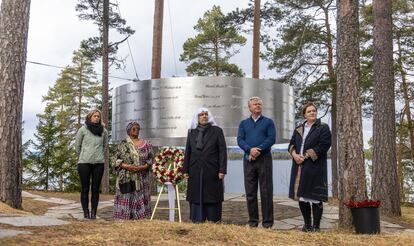 Monumento en recuerdo a las víctimas de la isla de Utoya.