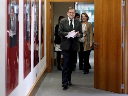 Mariano Rajoy chega à sala onde promoveu coletiva de imprensa depois de receber sucessivamente Albert Rivera, Pablo Iglesias e María Dores de Cospedal.