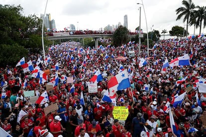 Manifestantes protestan en las calles de Ciudad de Panamá, el 29 de octubre.