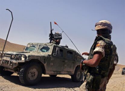 Un convoy de militares españoles en el sur de Herat (Afganistán), en agosto de 2005.