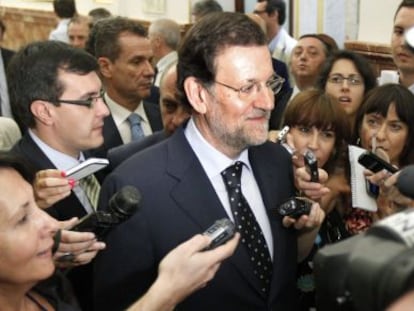 El presidente del Gobierno, Mariano Rajoy, en el pasillo del Congreso. 