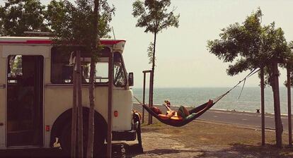 Lisboa. El Tajo a su paso por Lisboa, cerca de su final, es donde João pasa las vacaciones con su caravana.