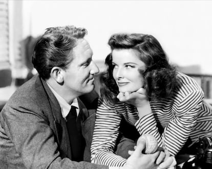 Spencer Tracy y Katharine Hepburn no solo han sido una de las parejas más nominadas de la historia sino que además sus candidaturas coincidieron en dos ocasiones. La primera fue en 1956, él por 'Conspiración de silencio', y ella por 'Locuras de verano'. La carambola se repitió en 1968 cuando ambos estuvieron nominados por 'Adivina quién viene esta noche'. Tracy había fallecido unos meses antes y Hepburn no asistió a la ceremonia, aunque se hizo con su segundo Oscar.