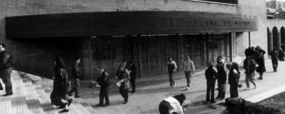 Fachada del Teatro de Madrid, el d&iacute;a de su inauguraci&oacute;n, en 1992. 