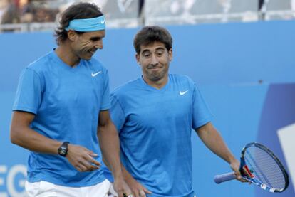 Rafael Nadal y Marc López, en una pausa.