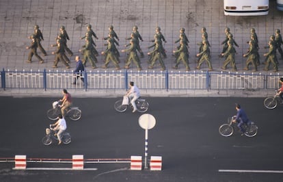 Fim de uma manifestação na Praça Tiananmen em 1º de junho de 1989.