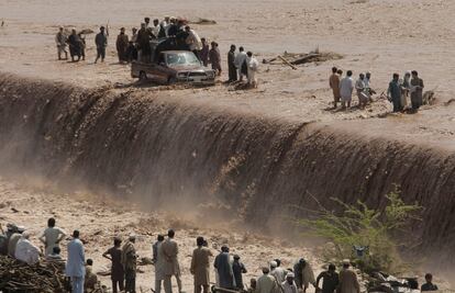 Inundaciones tras las fuertes lluvias caídas en Peshawar, Pakistán.