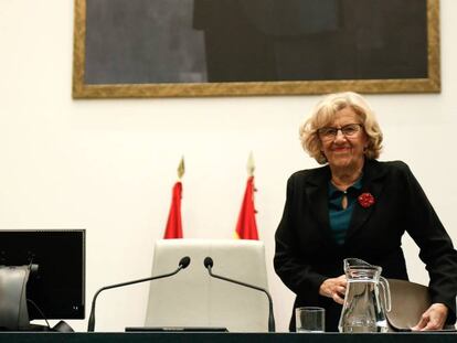 La alcaldesa de la capital, Manuela Carmena, en el pleno, el 30 de octubre de 2017.