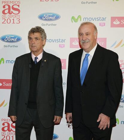 El presidente de la RFEF, Angel María Villar y el seleccionador español de fútbol, Vicente del Bosque, a su llegada a la gala.  