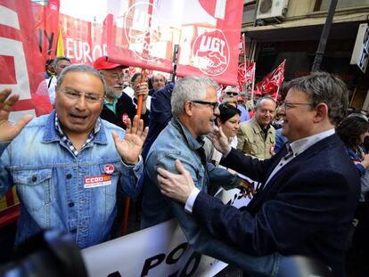 Los líderes sindicales Molina (CC OO-PV) y Pino (UGT-PV) con el presidente valenciano, Ximo Puig en la manifestación del Primero de Mayo.