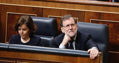Mariano Rajoy, presidente del Gobierno, junto a Soraya S&aacute;enz de Santamar&iacute;a, vicepresidenta.
 