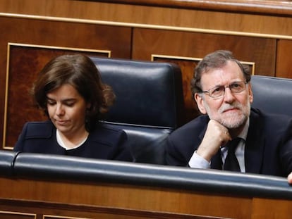 Mariano Rajoy, presidente del Gobierno, junto a Soraya S&aacute;enz de Santamar&iacute;a, vicepresidenta.
 