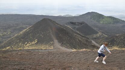 Turistas visitam o vulcão Etna, no último mês de agosto.