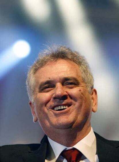 Tomislav Nikolic, candidato radical a la presidencia de Serbia.