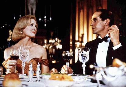 Jeremy Irons junto a Glenn Close en la película 'El misterio Von Bülow' (1990), por la que el actor británico ganó un Oscar.