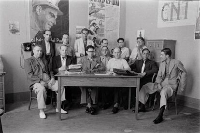 Membres de la Junta de la secció de tècnics del Sindicat d'Aigua, Gas, Electricitat i Combustible de la CNT de Barcelona, el 1937.