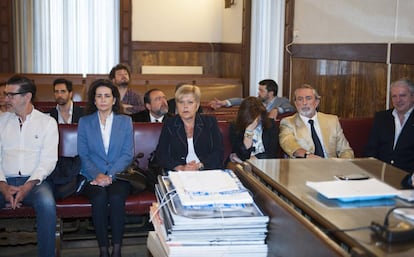 Desde la izquierda, Betoret, Such, Mart&iacute;nez, Magari&ntilde;os, Correa y Crespo en el juicio de Fitur.