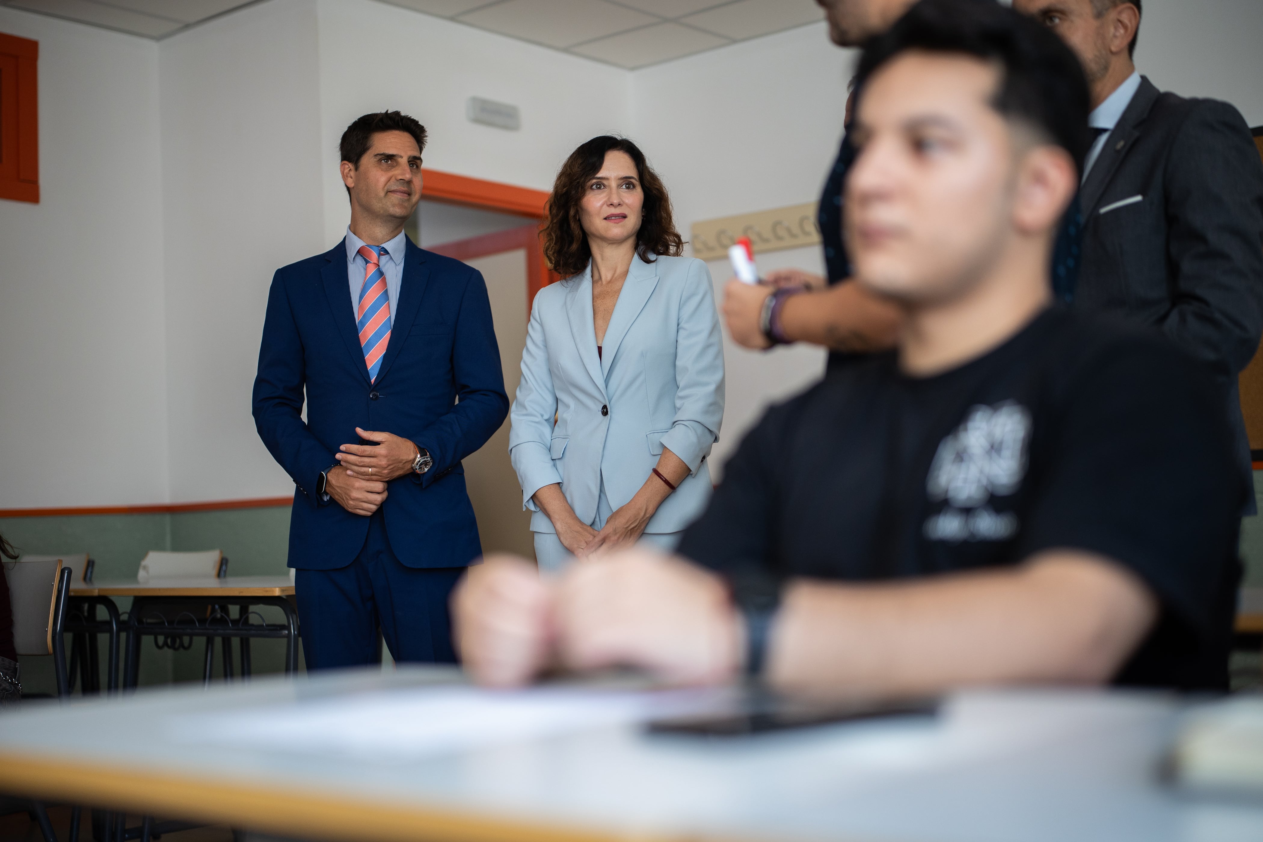 La salida del consejero de Educación de Ayuso provoca una cascada de ceses y dimisiones