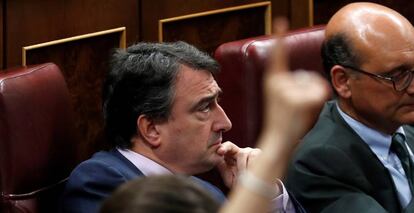 El portavoz del PNV en el Congreso, Aitor Esteban, durante el pleno del Congreso de los Diputados, esta tarde en Madrid.