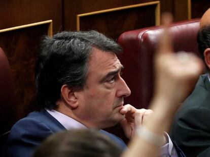 El portavoz del PNV en el Congreso, Aitor Esteban, durante el pleno del Congreso de los Diputados, esta tarde en Madrid.