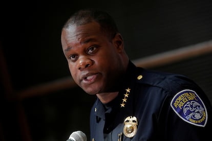 El exjefe de la policía, La'Ron Singletary, durante una conferencia de prensa.