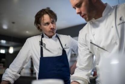 El chef Gran Achatz en la cocina de su restaurante Alinea, en Chicago.