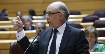 El ministro de Hacienda, Crist&oacute;bal Montoro, interviene en el Senado 