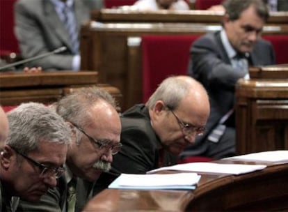 De izquierda a derecha, Joan Saura, Josep Lluís Carod Rovira, José Montilla y Artur Mas, ayer.