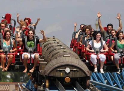 Lolita disfruta en Port Aventura con su familia.