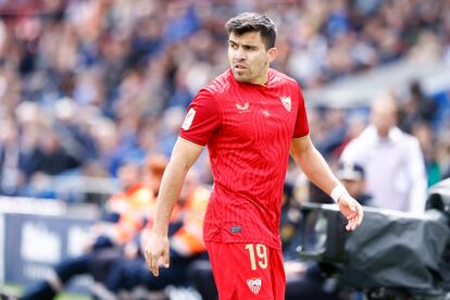 Marcos Acuña durante el partido entre el Getafe y el Sevilla de este sábado.