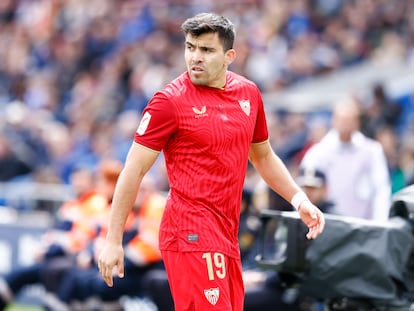 Marcos Acuña durante el partido entre el Getafe y el Sevilla de este sábado.