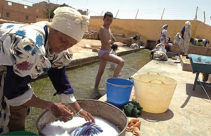 Lavando la ropa en Marruecos.