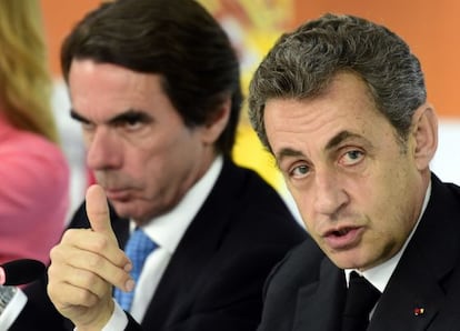 French former president Nicolas Sarkozy (r) and Spanish ex-prime minister José María Aznar criticized the Greek government on Monday.