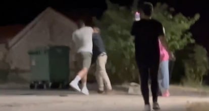 Captura de pantalla de la agresión al periodista de Diario Red, Román Cuesta, publicado en redes sociales