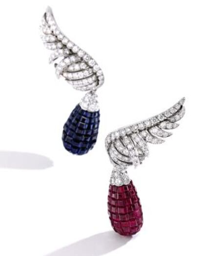 Pendientes de diamantes, rubís y zafiros de Estée Lauder que salen a subasta.