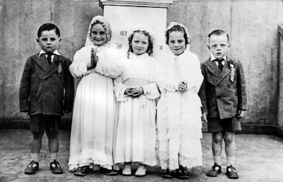 Una fotografía de 1952 de una primera comunión en St. Marys, el hogar de madres solteras en Tuam, Irlanda. 