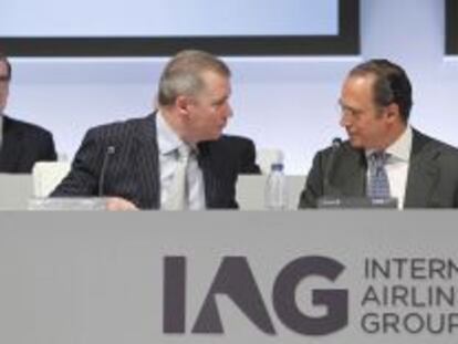 Willie Walsh, consejero delegado de IAG, y Antonio V&aacute;zquez, presidente de IAG