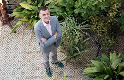 El coordinador federal de IU en la sede del partido comunista en Córdoba.
