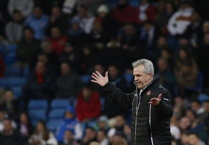 Javier Aguirre durante el partido