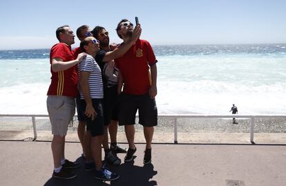 Aficionados de la selección española en Niza, el 16 de junio de 2016.